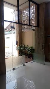 Kaca jenis ini banyak diaplikasikan untuk kaca di kamar mandi, seperti pada tempat shower. Indoglass Craft Melayani Segala Jenis Produksi Kaca Indo Glass Craft