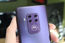 Motorola One Zoom Review: Four Cameras ...
