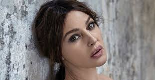 Bellucci played a bride of dracula in francis ford coppola's gothic romance film bram stoker's dracula. Monica Bellucci Is Separated From Her Boyfriend 18 Years Younger