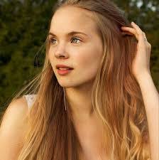 Janice Oliver's Instagram, Twitter & Facebook