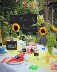 Garten Deko Fur Die Einschulungsfeier In 2020 School Invitation School Enrollment School Parties