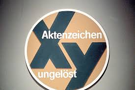 Seit 1976 gibt es das format «aktenzeichen xy.ungelöst» und noch heute sind die zuschauerzahlen bei neuen folgen exzellent. 50 Jahre Aktenzeichen Xy Ungelost Tv