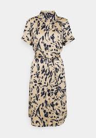 20% inklusive 1 jahr gratis versand bei deiner ersten bestellung. Vero Moda Vmhailey Dress Blusenkleid Hailey Braun Zalando De