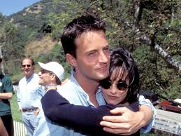 All six friends stars—jennifer aniston, courteney cox, lisa kudrow, david schwimmer, matt. Friends Matthew Perry Has Always Been In Love With Courteney Cox And Can T Get Over Her Mirror Online
