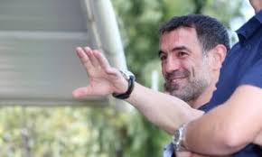 Σύμφωνα με τις πρώτες πληροφορίες, ο τάκης βουγιουκλάκης πέθανε στον ύπνο του. Ktn0fuafziv2vm