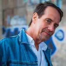 Dennis Carmichael (@lindsayzeek)