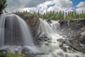 Zweden heeft uitgestrekte wouden en duizenden meren en veel natuurgebieden, zweden was het eerste europese land met nationale parken. Zweden Fjall Landschap Natuur Waterval Water Rivier Pikist