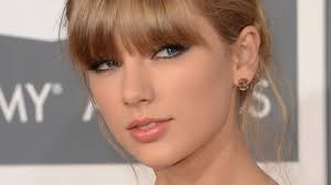 Akun Diretas, Hacker Ancam Sebar Foto Bugil Taylor Swift