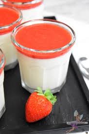 Panna cotta literally means cream cooked in italian, and although it's often positioned as a traditional northern italian dessert, all evidence points to a rather short history. Panna Cotta Mascarpone Et Fraises Dessert Italien