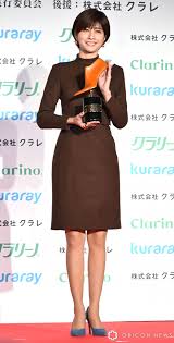 47歳・内田有紀『美脚大賞』初受賞に喜びも「たくましい足というカテゴリー（笑）」 キャンプで鍛えた健脚披露 | ORICON NEWS