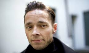 Daniel Gilbert kliver ut ur skuggan