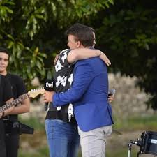O regresso de tony aos palcos, que estava marcado para o dia 23 de julho, deverá ficar em suspenso de forma a que tony possa recuperar totalmente do enfarte. Polemica Em Direto Na Tvi Tony Carreira Pede A Goucha Para Retirar Do Ar Musica Da Filha Sara A Ferver Vidas