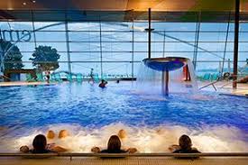 Zum angebot gehören ein businesscenter, kostenlose zeitungen in der lobby und ein textilreinigungsservice. Thermal Baths With Kids Swiss Family Fun