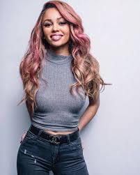 Vanessa morgan is a canadian actress best known for appearing as amanda pierce in the teen comedy drama 'the latest buzz' and as beatrix castro in mtv's teen series 'finding carter'. Image Result For Vanessa Morgan Headshot Couleur Cheveux Belles Actrices Cheveux