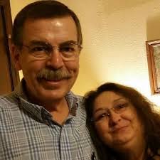 Do school buses still use animal or produce signs for kindergarten students?