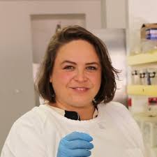 Christina Mo (@mo_brainer)