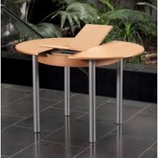 Las mesas redondas extensibles decoran con elegancia tu salón o tu cocina y se pueden agrandar para tus comidas y reuniones especiales. Mesa Mod Lanzarote Redonda Extensible Furnet