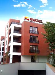 În 2017, după preluarea băncii carpatica, avea un portofoliu de 240.000 de clienți, cu 50% dintre sucursale în mediul rural și în orașele mici. Banca ComercialÄ FeroviarÄ Wikipedia