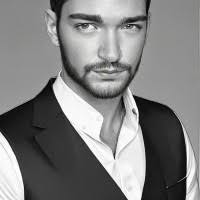 300+ perfiles de «Mazzarelli»