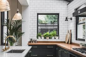 Kuche Mit Fenster Gestalten 40 Funktionale Gestaltungsideen Kuchen Layouts Toskanische Kuche Kuchendesign