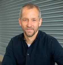 Einrichtung und Personen