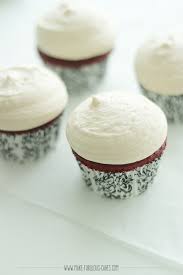 2carefully set the second cake layer on top of the first and ice the second layer in the same manner, beginning with a dollop in the center and working it out toward the sides. Red Velvet Cake Recipe