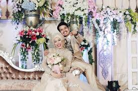 Blogspot foto prawedding jawa / they didn't wish for complicated decoration, nor such 'grande' outfits. Wedding Day Farah Dirga Wedding Pernikahan Adat Jawa Internasional Surabaya International Wedding Wedding Photos Poses Wedding Poses