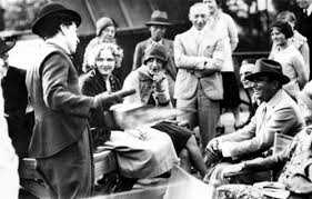 Charlie Chaplin Directing City Lights Charlie Chaplin Sorrindo