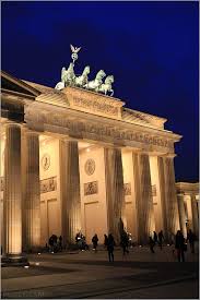 Hallo Berlin Abstand Von Munchen Und Vom Oktoberfest Berlin Germany City Berlin Germany Brandenburg Gate