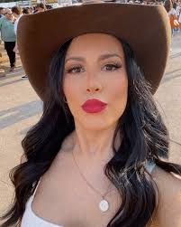 Feels so good to be back! 🤠, @rodeohouston is the best attraction in  Houston, hands down., -The best food Texas has to offer; fried sweets,  sausage