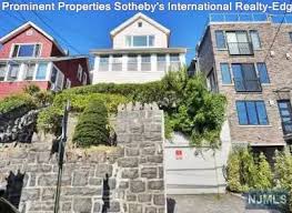 Westchester Ny Real Estate Westchester Homes For Sale Realtor Com With Images Hudson River View House Styles Mansions