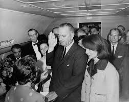 Jan 23, 2018 · enter the late, great first lady jacqueline jackie kennedy, and the curious relationship she had with queen elizabeth ii, reigning monarch of the united kingdom. The Queen And Jackie Kennedy S Blood Covered Dress Did Elizabeth Really Meet Jacqueline Onassis
