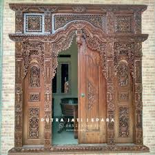 Rumah joglo ini juga mengusung tema minimalis. Desain Rumah Bali Pintu Gebyok Cek Bahan Bangunan