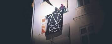 Die „rigaer 94 gilt als eines der letzten symbole der linksextremen szene in berlin. Die Bewohner Der Rigaer Strasse 94 Beschaftigen Seit Mehr Als 20 Jahren Die Berliner Politik Aktuelles Rigaer Strasse Aktuelle News