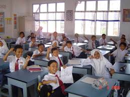 Dalam pada itu, terdapat juga kajian yang dilakukan kepada pelajar sekolah menengah tentang penguasaan bahasa melayu. Isu Penggunaan Bahasa Inggeris Dalam Kalangan Pelajar Klc English Language Centre