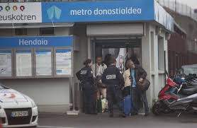 En el paso fronterizo entre irún y hendaya que une a españa con francia, se han intensificado los controles 2migrantes vigilan la presencia de la policía francesa junto a la estacion de hendaya. Se Cierra La Estacion Del Topo En Hendaia Por Las Restricciones Por El Coronavirus El Diario Vasco