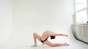 Very hot naked gymnastics by Alla Sinichka - XVIDEOS.COM
