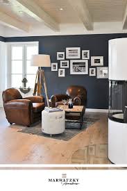 Stylische Gemutliche Sitzecke Vor Einer Dunklen Wand Mochtest Du So Oder So Ahnliche Wohnen Wir Bieten Dazu Individuelle I Dunkle Wande Sitzecke Einrichtung