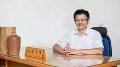 修炼法轮功助力企业起死回生如凤凰展翅高飞 组图 人生 修炼 修炼法轮功 台湾 员工 工厂 李界煌 法轮功 炼功 老师