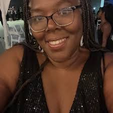 Leah Lott's Instagram, Twitter & Facebook