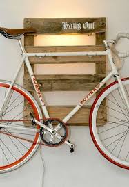 26 Rangements Astucieux Avec Des Palettes Appartement Local A Velos Porte Velo Mural Support A Velo Mural