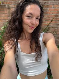 Can a 49yo divorced woman still get likes here