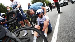 Champion cyclist chris froome has had plenty of nasty crashes through out his career but had always managed to escape serious injury. 5eush6z1wiwtlm