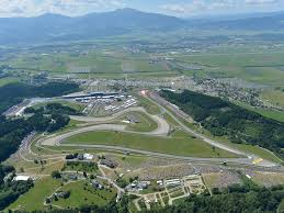 Seien sie bei der formel 1 spielberg dabei und genießen sie das spektakel hautnah der red bull ring in spielberg ist sicher eine der formel 1 rennstrecken, die jedem motorsportfan ein begriff ist. Jubilaum In Spielberg 30 Formel 1 Wm In Osterreich Magazin Sport Mehr Sport Vienna At