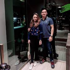 .wanita cantik, sosok aurel hermansyah memang langsung jadi sorotan publik khususnya para netizen. 10 Potret Harmonis Keluarga Tommy Rumengan Mantan Aurel Hermansyah