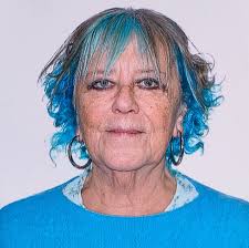 Efecto cuarentenals. Me lo tejio mi abuelita, y me lo mando por 1 moto.  ahora si estoy calentito mirando Flow.... MIra vos, que gatito mas  coqueto.. Grande la abuela !!!! eso....eso es