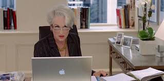Uscita al cinema il 13 ottobre 2006. Il Diavolo Veste Prada 20 Lezioni Di Miranda Priestly Vanityfair It Diavolo Veste Prada Prada Vestiti