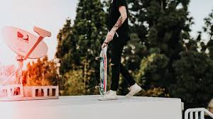 Obtenha um segundo vídeo stock com 10.000 segundos de abstract blurry live wallpaper a 29.97fps. Wallpaper 4k Skateboarder Skate Tattoos Boy 4k Skate Skateboarder Tattoos