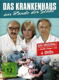 Die gut zwanzig jahre später in angriff genommene serie das krankenhaus am rande der stadt nach zwanzig jahren schließt nur noch entfernt an das josef abrhám. Das Krankenhaus Am Rande Der Stadt Staffel 1 Dvd Oder Blu Ray Leihen Videobuster De