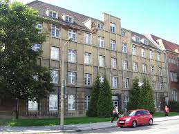 Adresse oder telefonnummer von sparda bank in halle (saale) gesucht? Datei Reichsbahnamtsgebaude In Halle Saale 2010 09 06 55 Jpg Wikipedia